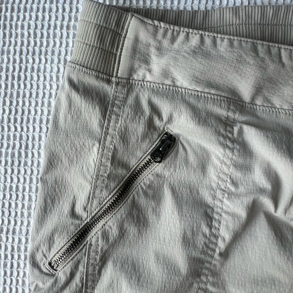 Athleta Women's Tan Jogger Lightweight Cinched Hem Pants sz 12 - Picture 7 of 13